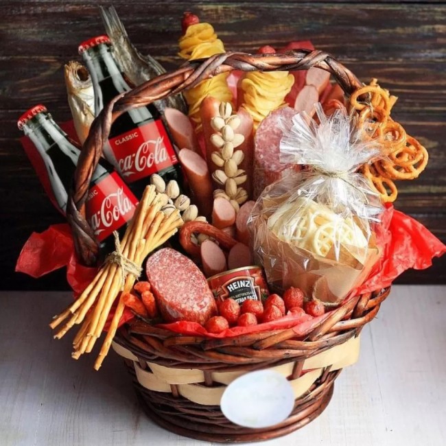 Букет цветов "Колбасная корзина №4" Букет цветов "Колбасная корзина №4"